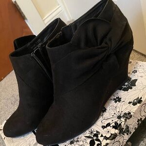 Black Wedges With Bow